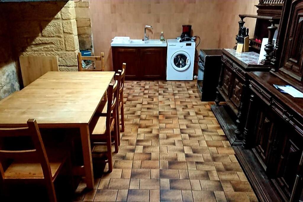 Demeure Du Xiiie-xive S. Dans La Cite Medievale. Casa de Férias