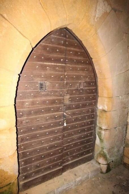 Demeure Du Xiiie-xive S. Dans La Cite Medievale. Gourdon-en-quercy
