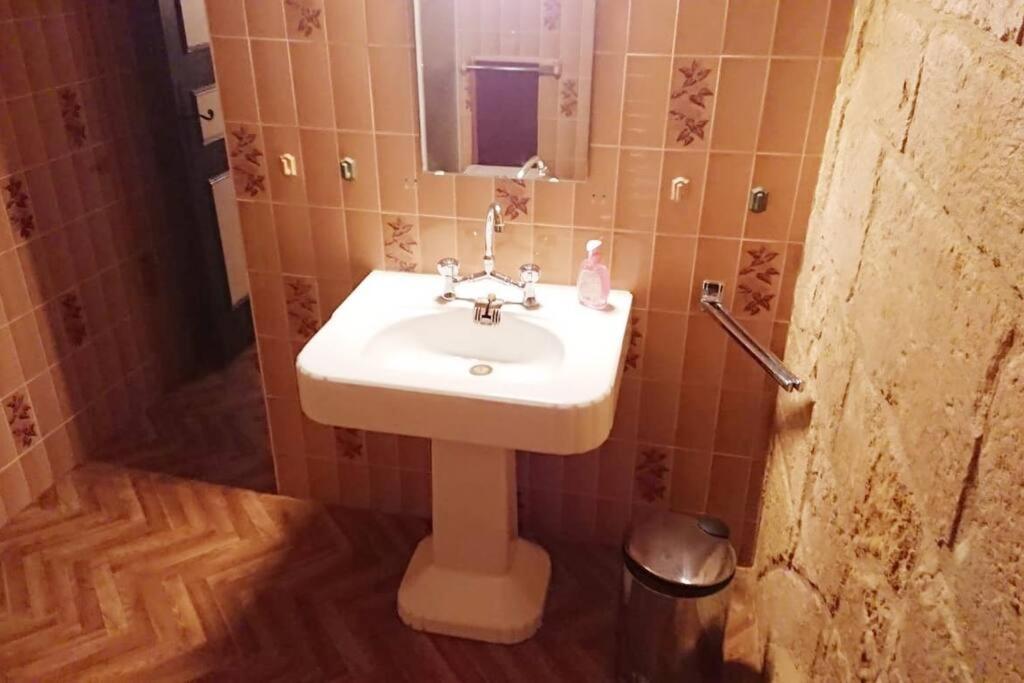 Demeure Du Xiiie-xive S. Dans La Cite Medievale. Holiday home *