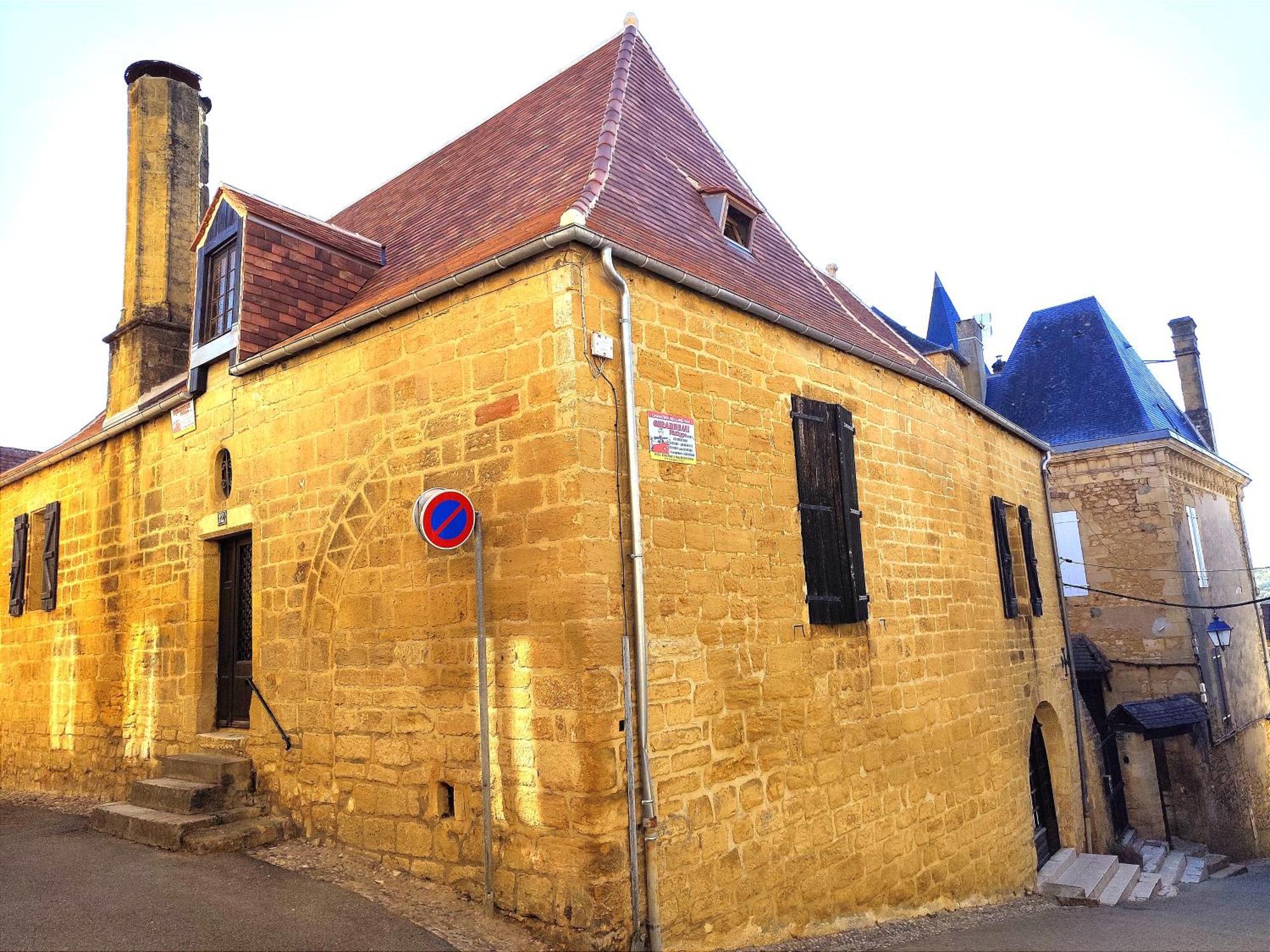 Holiday home Demeure Du Xiiie-xive S. Dans La Cite Medievale.